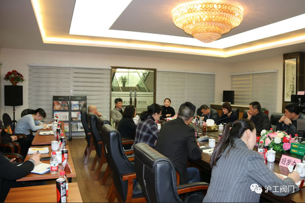 �ζ��^���fί�T�Aͤ悻��С�M���Ϻ������y�T�S�_չ�{�л�ӣ��D4��