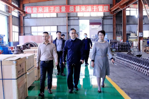 �ζ��^ί��ί���M�������LҦ�l�A�W�R�Ϻ������y�T�S�����F�����޹�˾�_չ���L�{�й������D2��