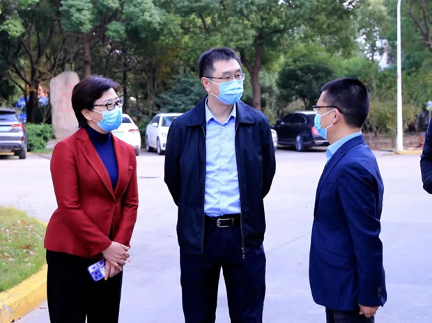 �ζ��^(q��)ί����ӛ���Ľ��W�R�Ϻ������y�T�S�_չ���L�{(di��o)�й������D4��