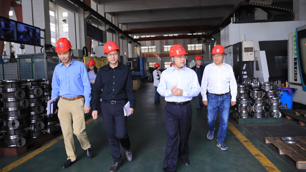 嘉定區經委領導實地調研上海滬工閥門廠(圖4)
